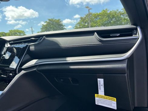 New 2025 Jeep Grand Cherokee L Altitude image 23