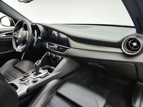 Used 2023 Alfa Romeo Giulia Veloce AWD/4WD image 28