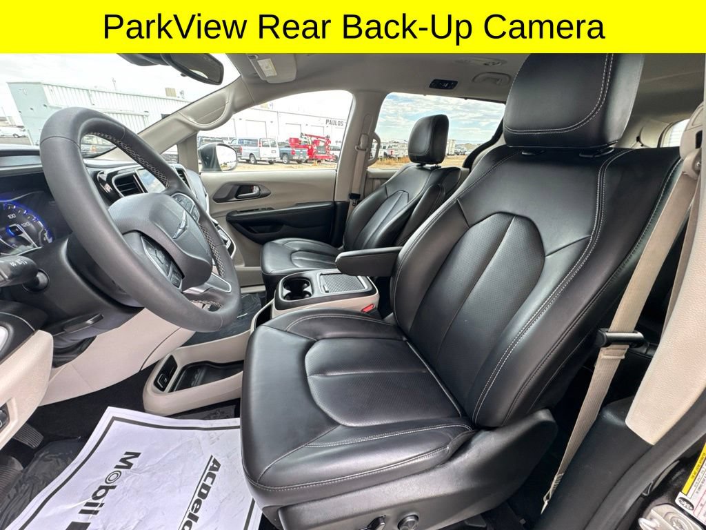 Used 2023 Chrysler Pacifica Touring-L FWD image 13