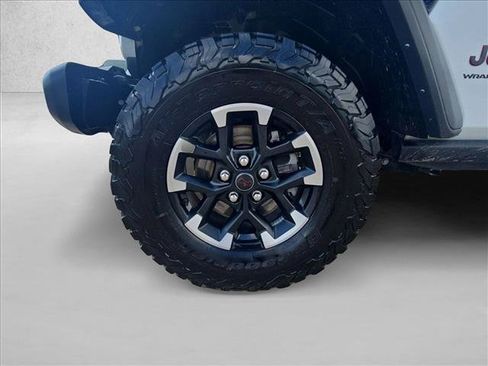 Used 2025 Jeep Wrangler Unlimited Rubicon AWD/4WD image 23