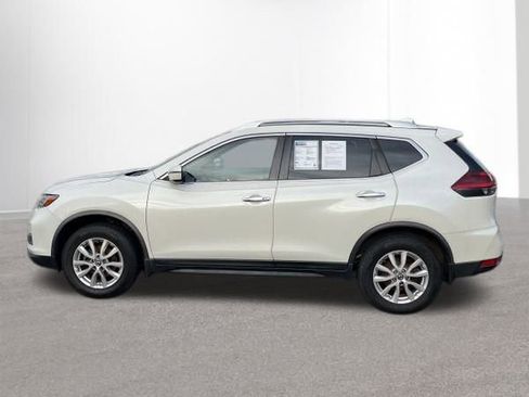 Used 2019 Nissan Rogue SV image 2