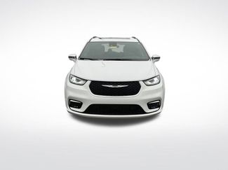 Used 2024 Chrysler Pacifica Pinnacle video 2