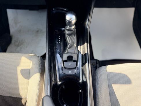 Used 2019 Toyota C-HR XLE image 17