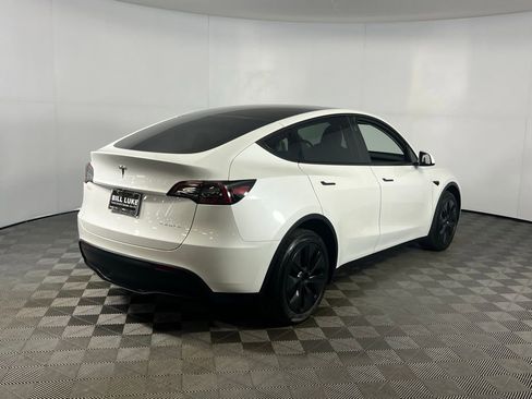 Used 2024 Tesla Model Y Long Range image 5