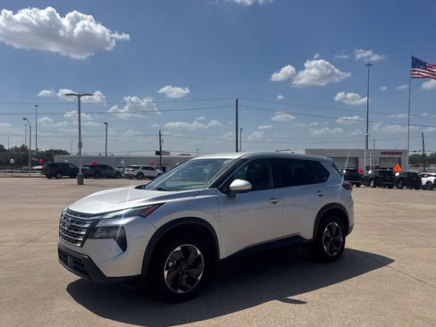 Certified 2024 Nissan Rogue SV AWD/4WD image 10