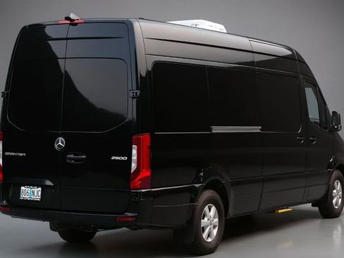 Used 2022 Mercedes-Benz Sprinter 2500 image 2