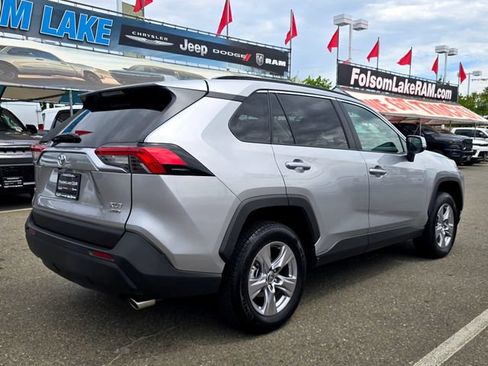 Used 2025 Toyota RAV4 XLE AWD/4WD image 4