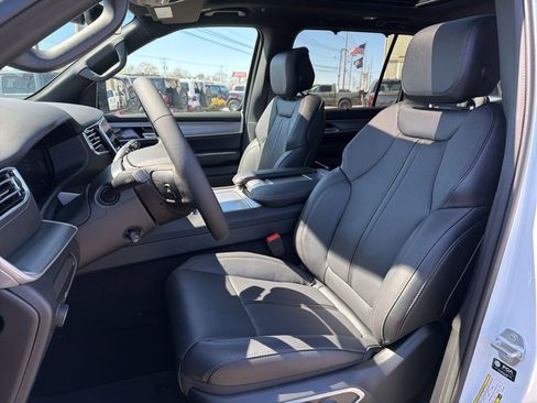 New 2026 Jeep Grand Wagoneer Limited AWD/4WD image 40