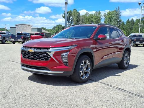 Used 2024 Chevrolet Trax LT w/ Driver Confidence Package FWD image 10