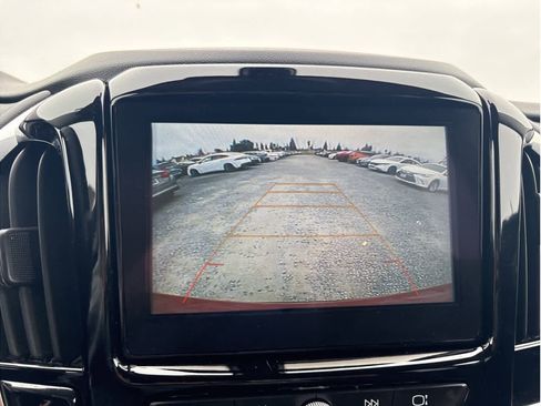 Used 2019 Chevrolet Traverse LT image 17