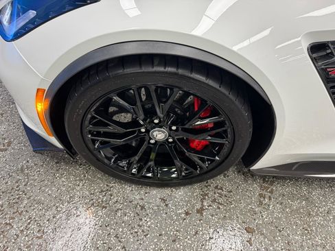 Used 2015 Chevrolet Corvette Z06 w/ 3LZ Preferred Equipment Group image 32