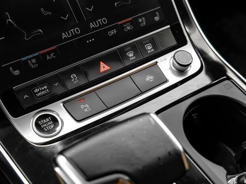 Used 2022 Audi Q8 Premium Plus w/ Premium Plus Package AWD/4WD image 38