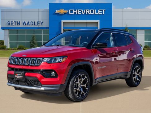 Used 2025 Jeep Compass Limited AWD/4WD image 3