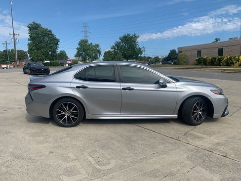Used 2023 Toyota Camry SE FWD image 7