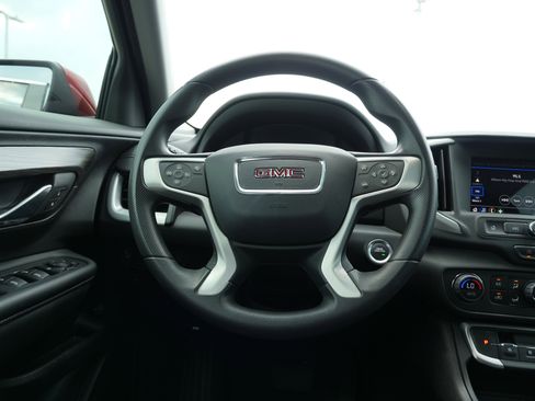 Used 2024 GMC Terrain SLE w/ Driver Convenience Package image 17