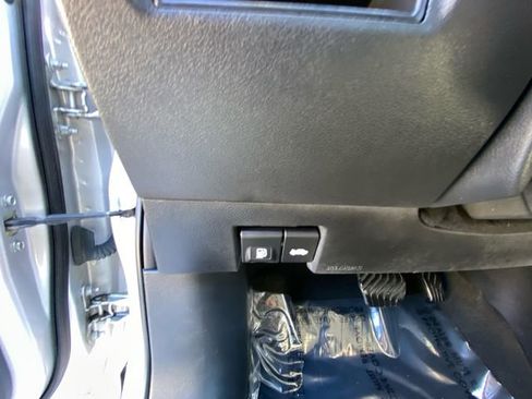 Used 2022 Nissan Versa SV image 18