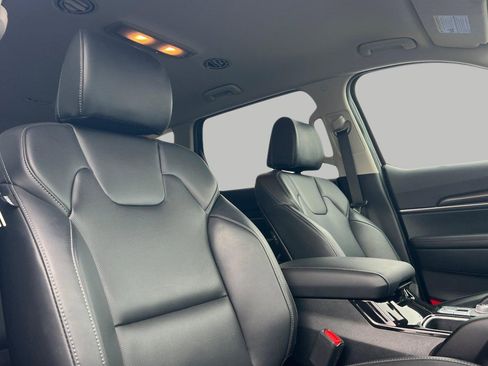 Certified 2025 Kia Telluride LX image 20