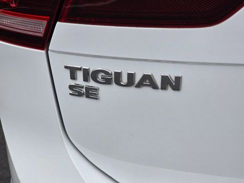 Used 2020 Volkswagen Tiguan SE image 15