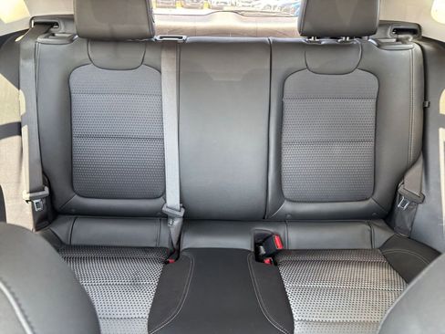 Used 2025 Chevrolet Trax LT w/ LT Convenience Package FWD image 37