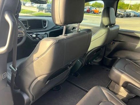 Certified 2026 Chrysler Pacifica Select FWD image 36