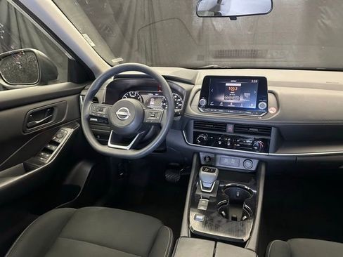 Used 2024 Nissan Rogue S FWD image 19