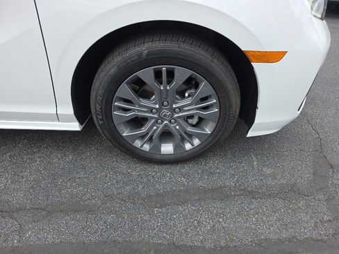 Used 2026 Honda Odyssey Touring image 9