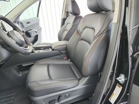 Used 2025 Nissan Pathfinder SL w/ SL Premium Package FWD image 19