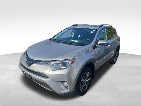 Used 2018 Toyota RAV4 XLE AWD/4WD image 10