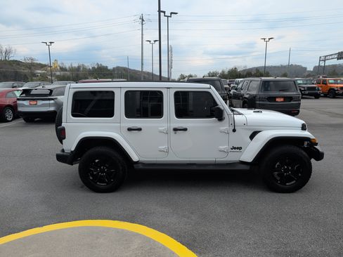 Used 2023 Jeep Wrangler Unlimited Sahara image 5
