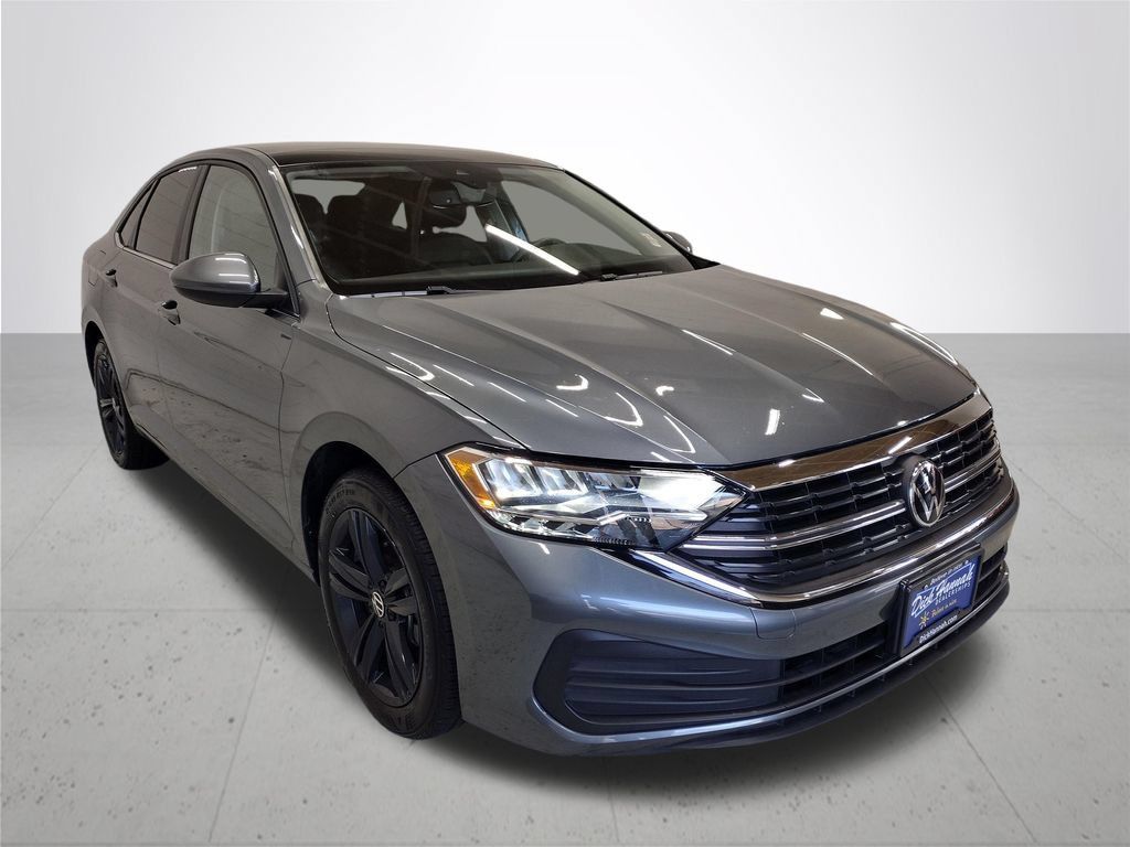 Certified 2023 Volkswagen Jetta SE w/ Panoramic Sunroof Package FWD image 5