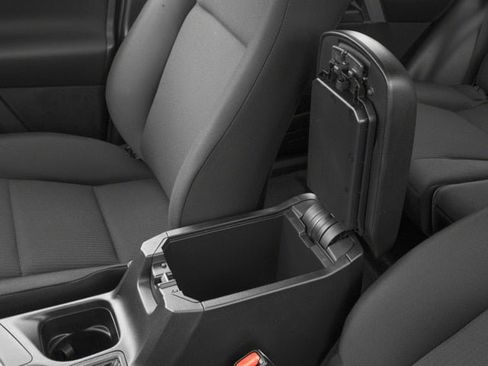 Used 2018 Toyota RAV4 LE image 21