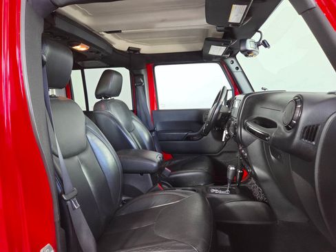 Used 2015 Jeep Wrangler Unlimited Sahara AWD/4WD image 34