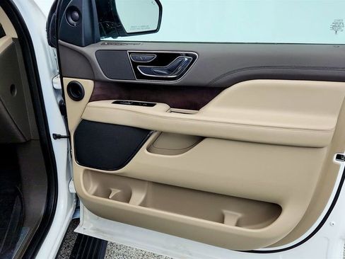 Used 2023 Lincoln Navigator 4WD image 25