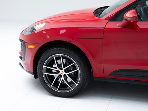 Certified 2025 Porsche Macan image 11