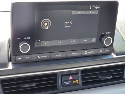 Used 2023 Honda Pilot LX image 16
