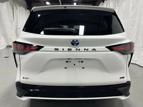 Used 2025 Toyota Sienna XSE image 6