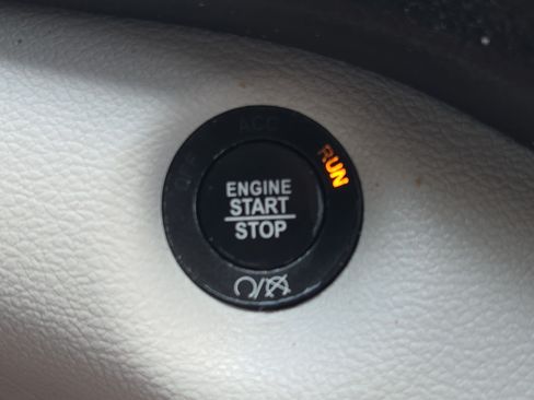 Used 2020 Jeep Cherokee Limited FWD image 19
