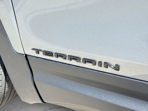 Used 2024 GMC Terrain SLT w/ Elevation Edition AWD/4WD image 15