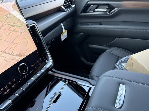 New 2026 GMC Yukon Denali w/ Denali Reserve Package AWD/4WD image 26