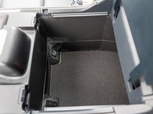 Used 2025 Ford Expedition Active image 38