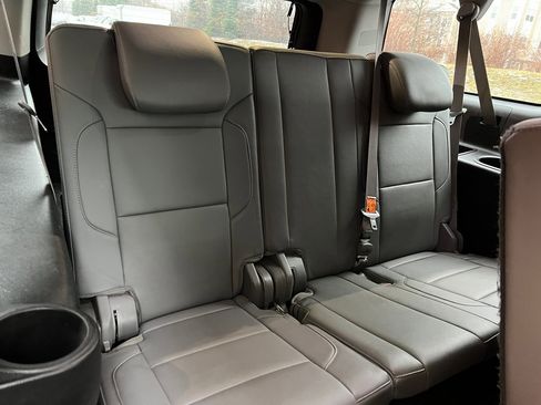 Used 2016 Chevrolet Suburban LT image 11