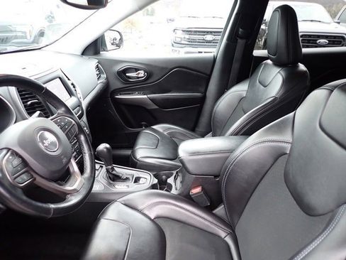 Used 2021 Jeep Cherokee Latitude Plus w/ Mopar Interior Package image 15