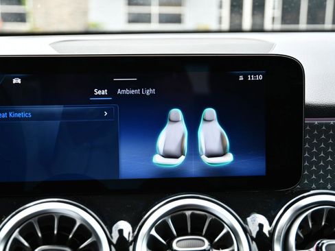 Used 2024 Mercedes-Benz GLB 250 image 22