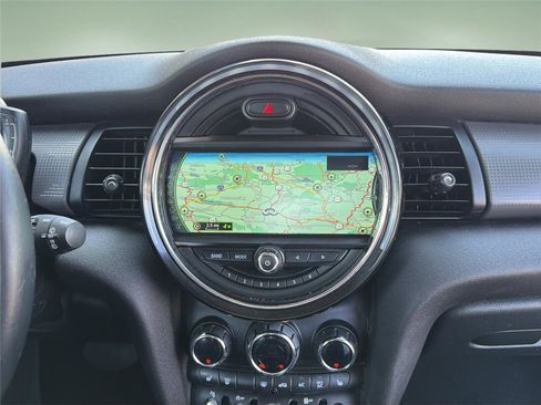 Used 2018 MINI Cooper 2-Door Hardtop image 17