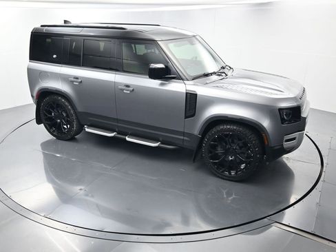 Used 2023 Land Rover Defender 110 S image 38