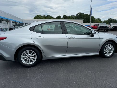 Used 2025 Toyota Camry LE FWD image 9