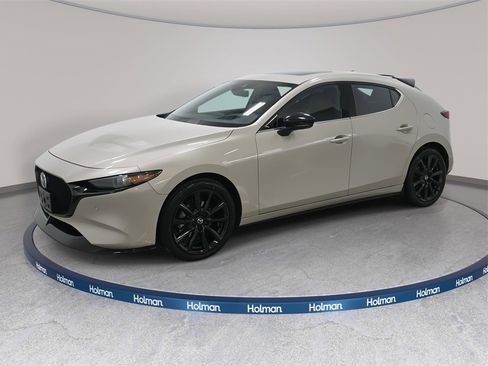 Used 2023 MAZDA MAZDA3 Hatchback w/Premium Plus Pkg image 3