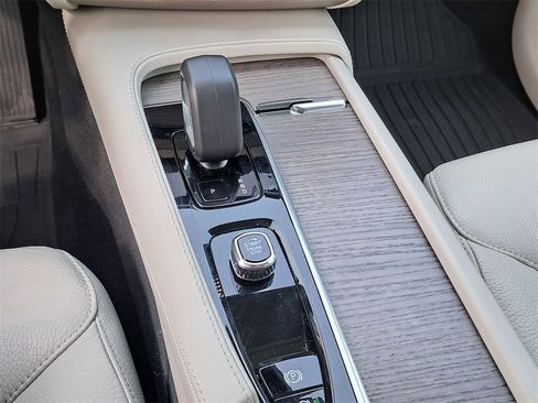 Used 2024 Volvo XC90 B5 Plus w/ Protection Package image 15