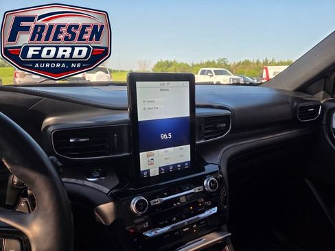 Used 2021 Ford Explorer Platinum w/ Equipment Group 601A AWD/4WD image 19