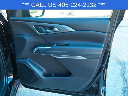 Used 2025 Chevrolet Traverse LT FWD image 21